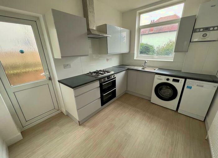 3 Bedroom Terraced House To Rent In Southfields, Hendon, NW4