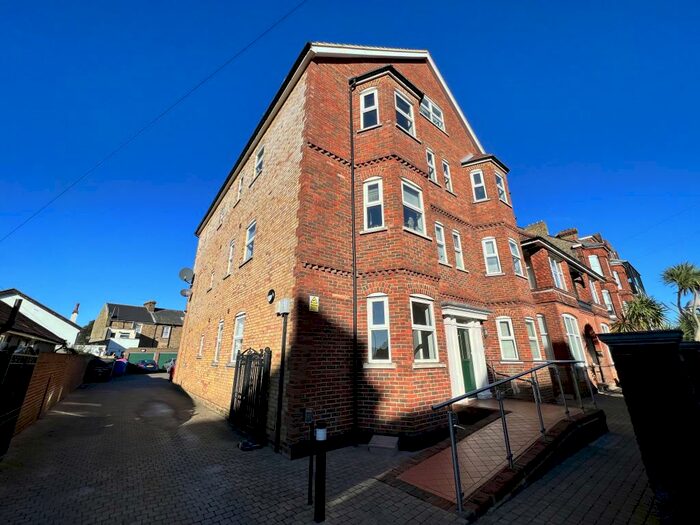 2 Bedroom Apartment To Rent In Cliftonville Avenue, Margate, CT9