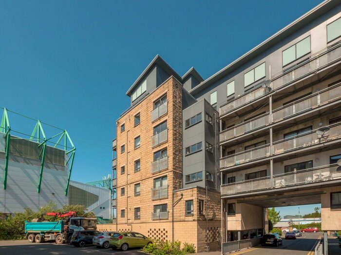 3 Bedroom Flat To Rent In Hawkhill Close, Leith, EH7