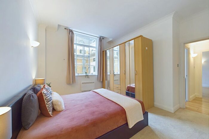 2 Bedroom Flat To Rent In County Hall Apartments, Belvedere Road, London, SE1