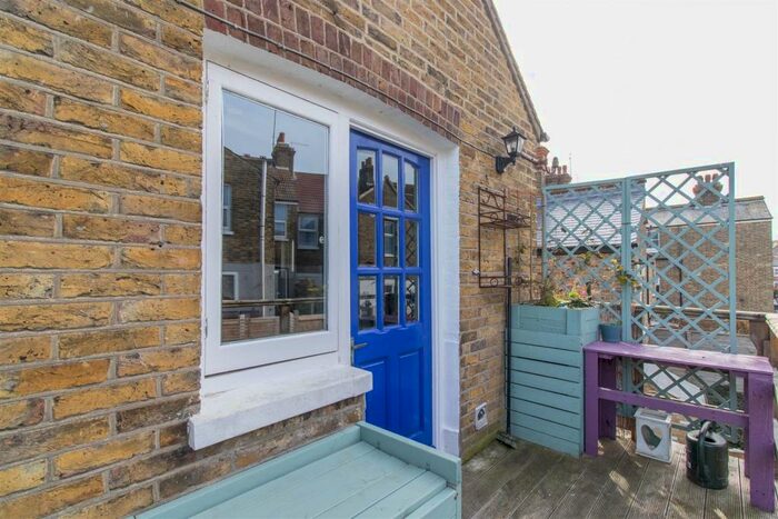 3 Bedroom Flat To Rent In York Street, Broadstairs, CT10