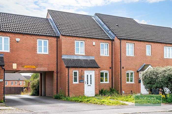 3 Bedroom Terraced House For Sale In Hill Royd Close, Illingworth, Halifax, HX2