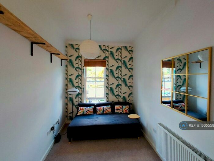 1 Bedroom Flat To Rent In Albion Way, London, SE13