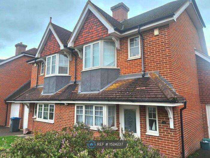 3 Bedroom Semi-Detached House To Rent In Lower Green Gardens, Worcester Park, KT4