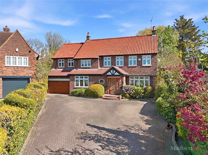 5 Bedroom Detached House For Sale In Parkland Close, Chigwell, Essex, IG7