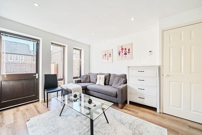 2 Bedroom End Of Terrace House To Rent In Lime Close, Wapping, E1W