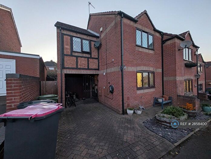 3 Bedroom End Of Terrace House To Rent In Wood Close Wood Close, Birmingham, B46