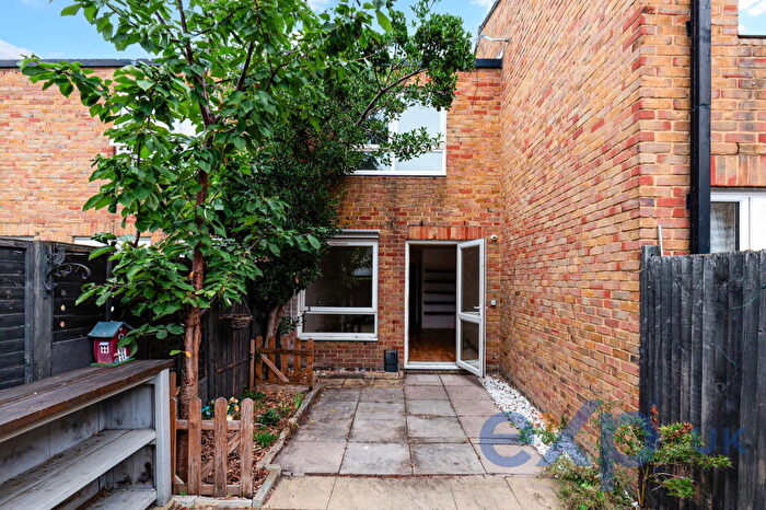 2 Bedroom Terraced House For Sale In Wynter Street, London, SW11