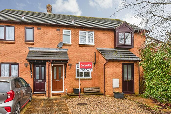 2 Bedroom End Of Terrace House For Sale In Warwick Close, Chippenham, SN14