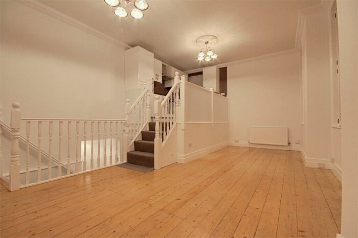 2 Bedroom Flat To Rent In Highdene, The Ridgeway, Enfield, Middlesex, EN2