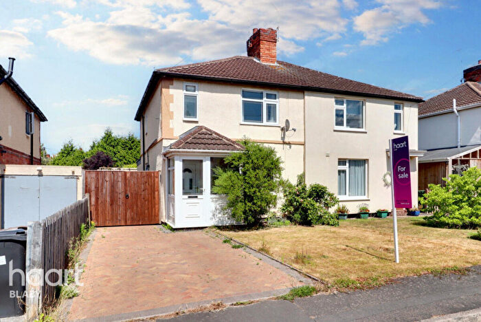 3 Bedroom Semi-Detached House For Sale In Northfield Avenue, Wigston, LE18