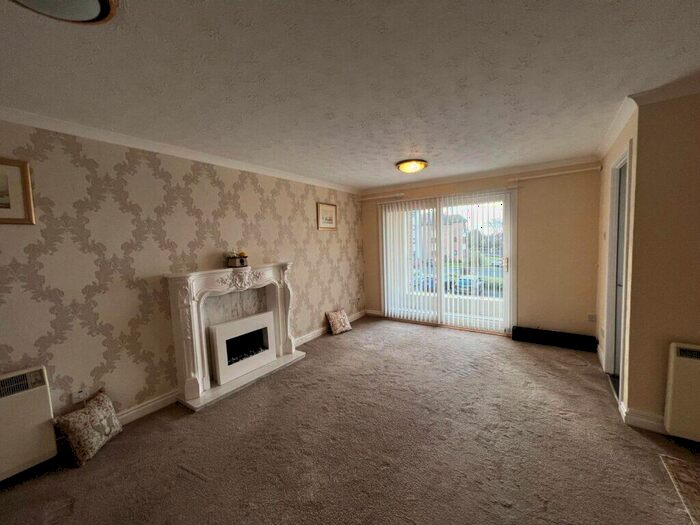 2 Bedroom Flat To Rent In Hollywood Largs, KA30
