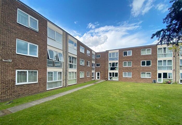 2 Bedroom Flat To Rent In Chaplaincy Gardens, Hornchurch, RM11
