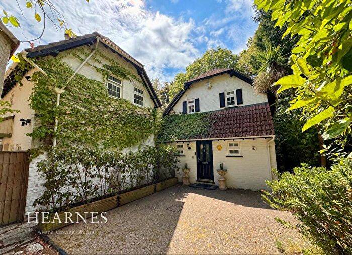 3 Bedroom Coach House For Sale In Benellen Road, Talbot Woods, Bournemouth, BH4