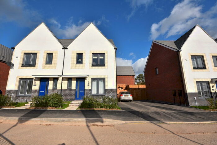 3 Bedroom Semi-Detached House To Rent In Lon Y Pererinion, CF15