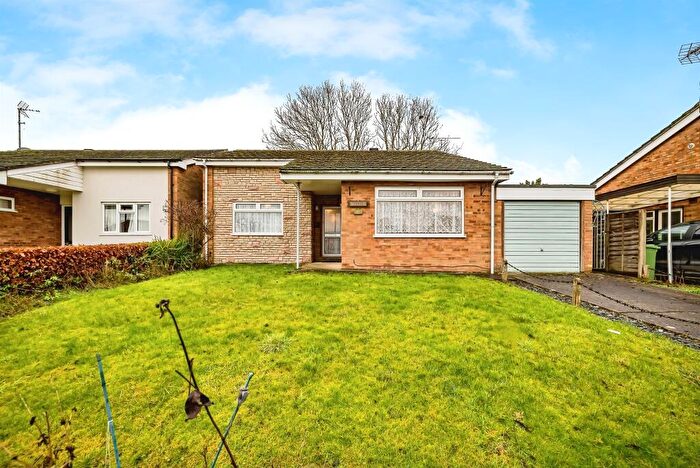 2 Bedroom Detached Bungalow For Sale In Wenwell Close, Aston Clinton, Aylesbury, HP22