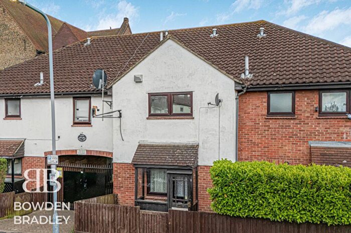 1 Bedroom Maisonette For Sale In Lowbrook Road, Ilford, IG1