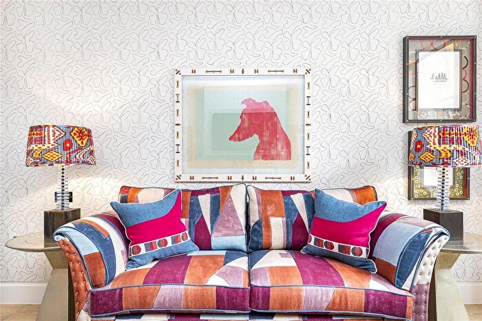 2 Bedroom Flat To Rent In Richmond Mews, London, W1D