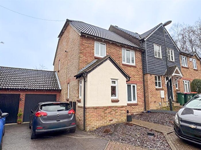 3 Bedroom End Of Terrace House For Sale In William Morris Way, Crawley, RH11