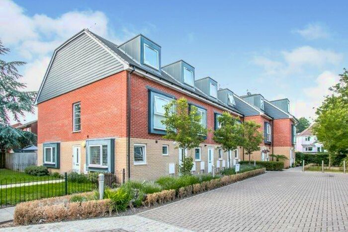 3 Bedroom Town House To Rent In Cedar Way, Poole, BH12