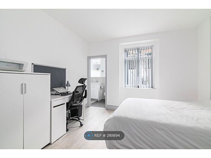 1 Bedroom Flat To Rent In Dewsbury Court, London, W4