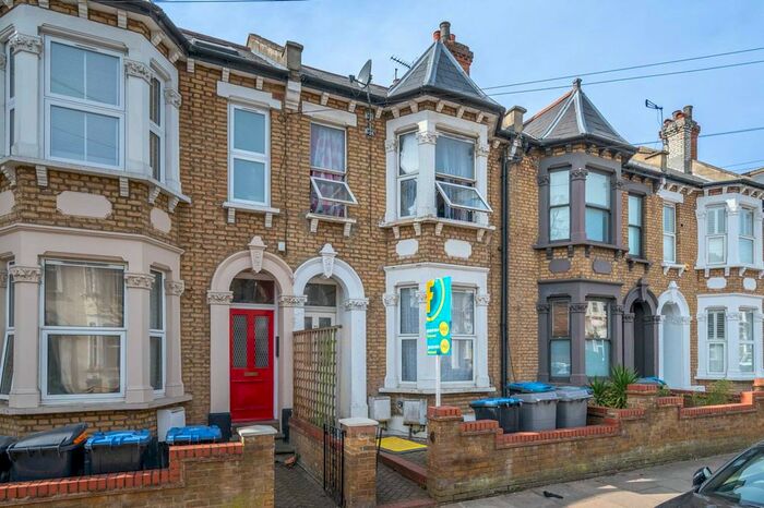 4 Bedroom Flat For Sale In Wendover Road, Harlesden, London, NW10