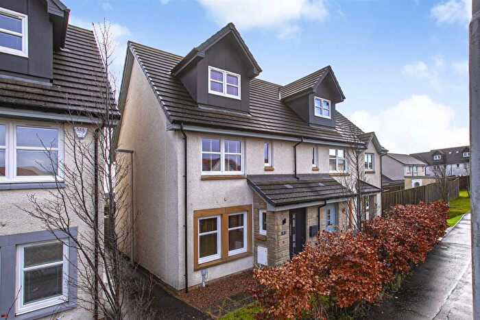 3 Bedroom Town House For Sale In Robert Grove, Dunfermline, KY11