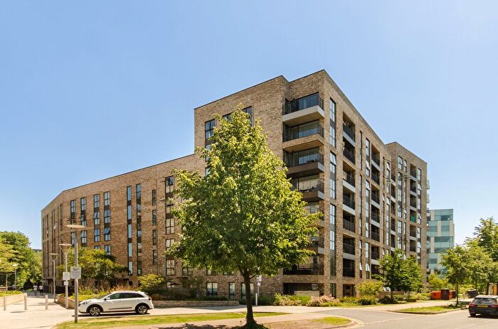 3 Bedroom Flat To Rent In Lakeside Drive, Park Royal, London, NW10