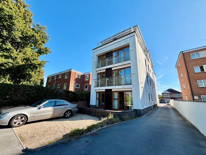2 Bedroom Apartment To Rent In Richmond Park Road, Bournemouth, BH8
