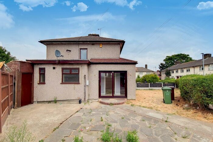 3 Bedroom End Of Terrace House To Rent In Rowney Gardens, Dagenham, RM9