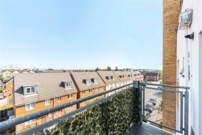 2 Bedroom Flat For Sale In Ruby Tuesday Drive, Dartford, Kent, DA1