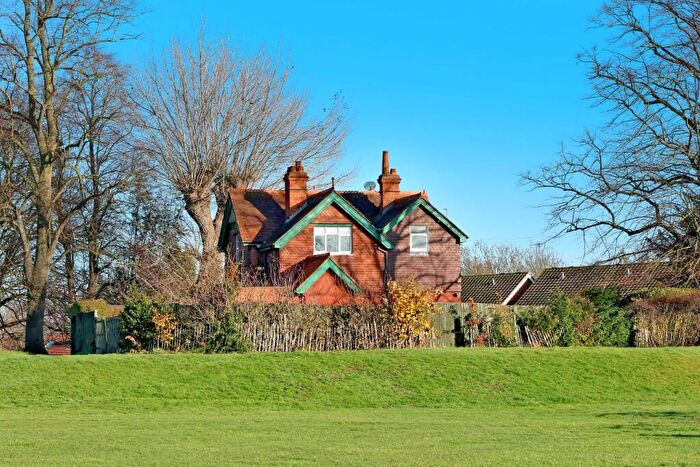 3 Bedroom Detached House For Sale In Coley Park, Reading *Reading To Paddington Mins + Elizabeth Line, RG1