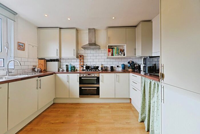 2 Bedroom Flat For Sale In Jansen Walk, Battersea, London, SW11