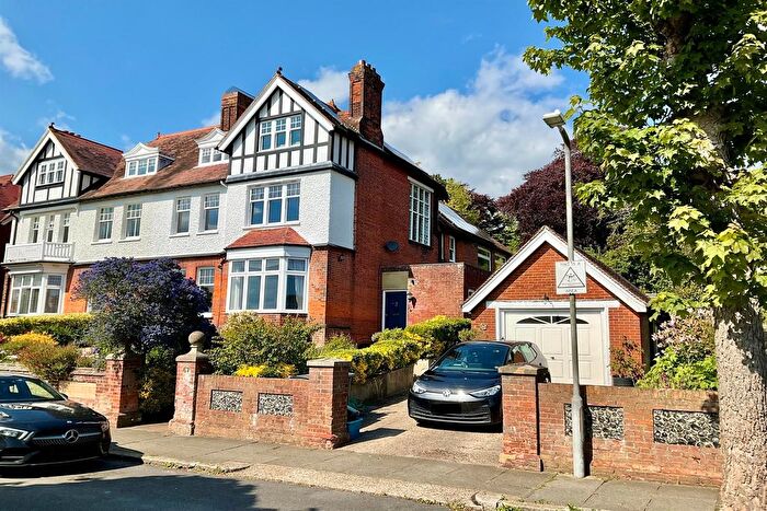 6 Bedroom Semi Detached House For Sale In Castle Avenue, Dover, Kent, CT16