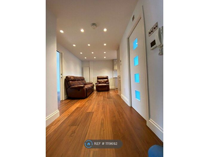 2 Bedroom Flat To Rent In The Grange, London, E17