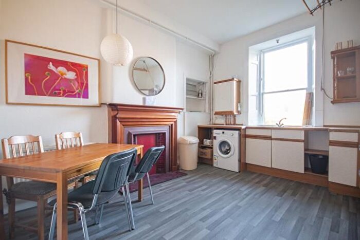 4 Bedroom Flat To Rent In Rankeillor Street, Edinburgh, EH8