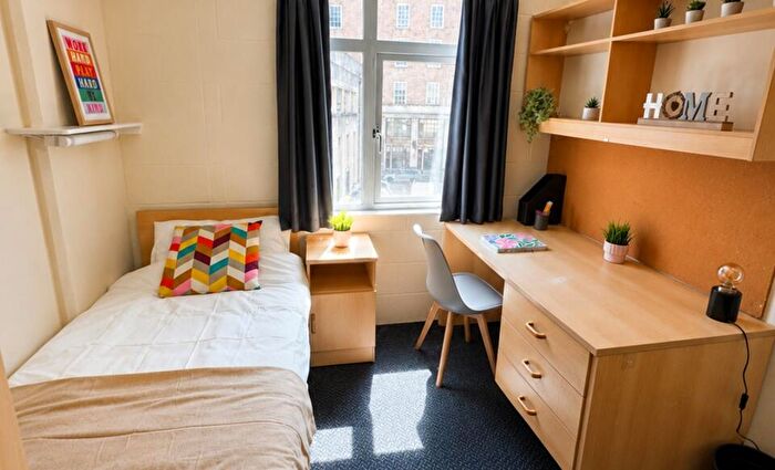 1 Bedroom Flat To Rent In Dean's Court, Saint George's Road, Bristol, BS1