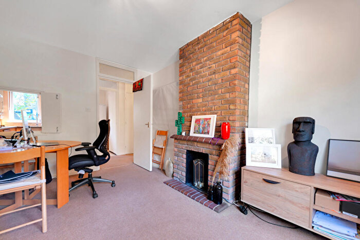 1 Bedroom Apartment To Rent In Colebeck Mews, Islington, London, N1