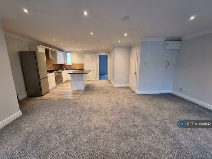 3 Bedroom Maisonette To Rent In Russell Hill Parade, Purley, CR8