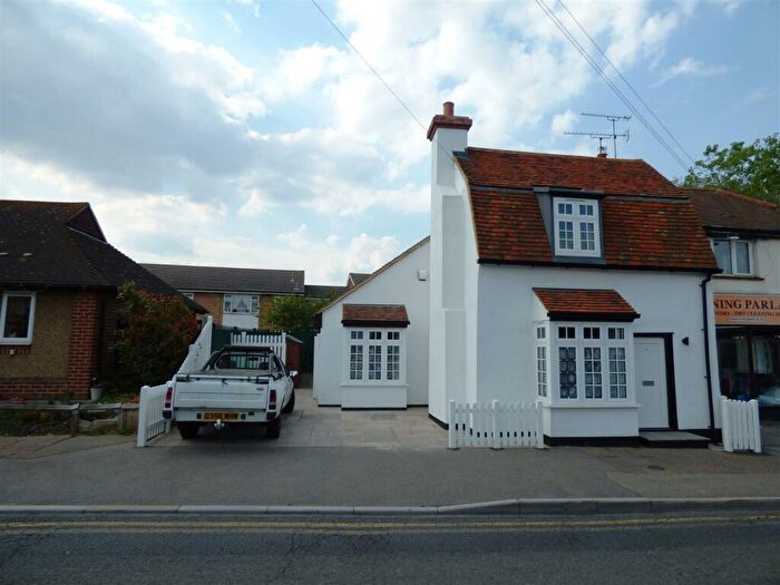 3 Bedroom Detached House To Rent In Spa Road Hockley Essex, SS5