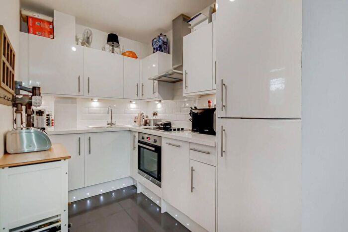 2 Bedroom Flat To Rent In Portpool Lane, Clerkenwell, London, EC1N