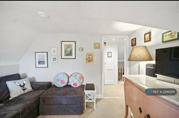 1 Bedroom Flat To Rent In Kentish Town Road, London, NW1