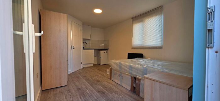 Studio To Rent In Dorchester Waye, Hayes, UB4