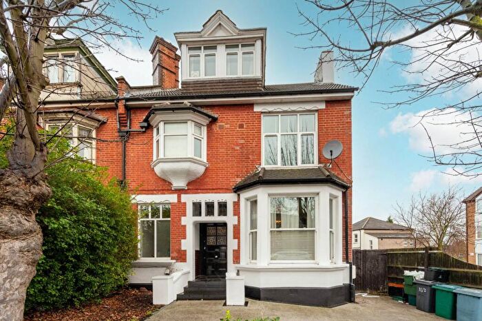 3 Bedroom Flat To Rent In Croydon Road, Penge, London, SE20