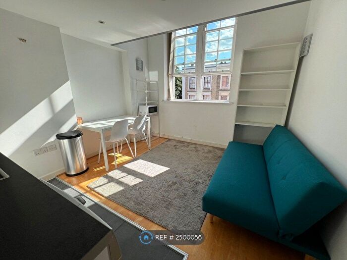 1 Bedroom Flat To Rent In The School House, London, N7