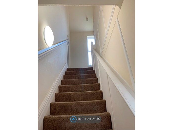 1 Bedroom Flat To Rent In Nelson Street, Chesterfield, S41
