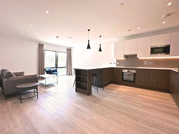 2 Bedroom Flat To Rent In Ascot Road, Watford, WD18