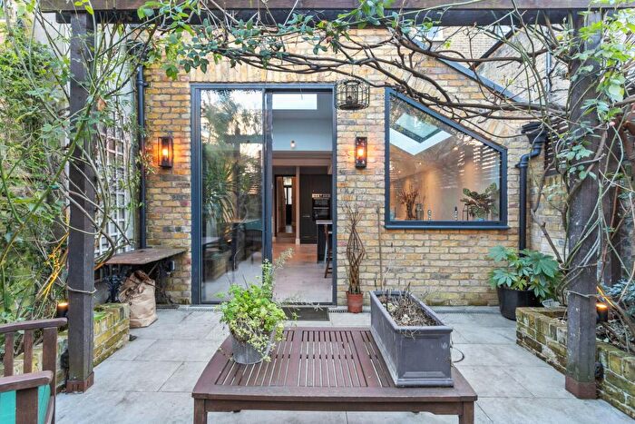 4 Bedroom Terraced House For Sale In Charleston Street, London, SE17