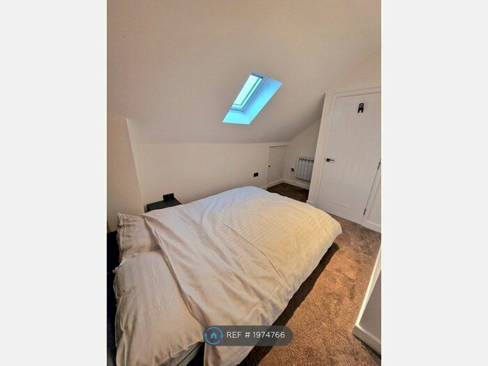 2 Bedroom Flat To Rent In Basingstoke Road, Reading, RG2