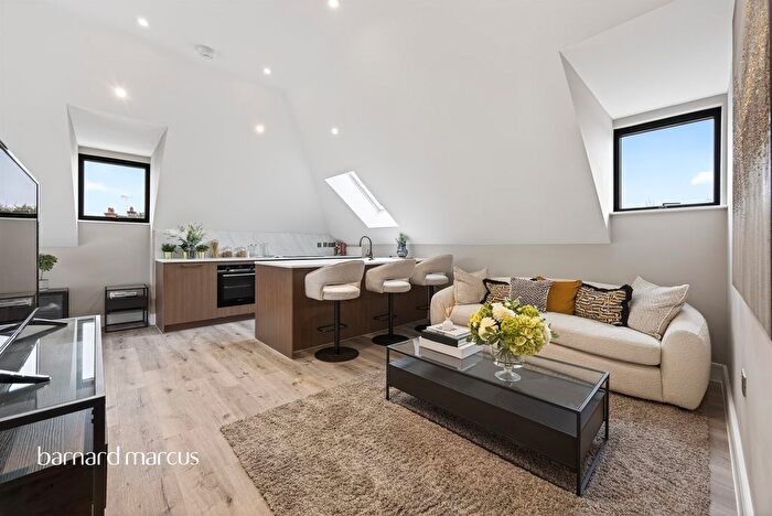 2 Bedroom Flat For Sale In Abbotswood Road, London, SW16